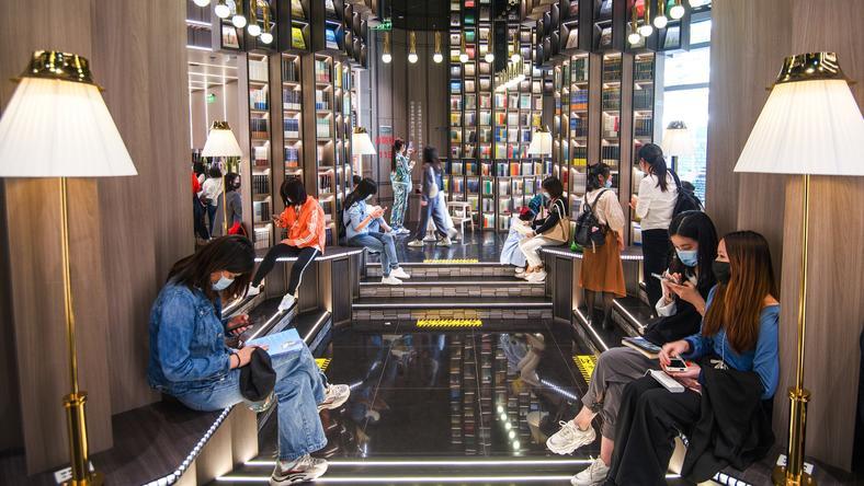网红书店近黄昏